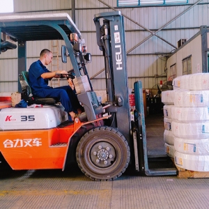 在強臺風“山竹”的到來，縱覽線纜集團支援南方電網(wǎng)抗風救災提供物資 ... ...