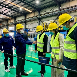 自治區(qū)應急管理廳領導一行蒞臨縱覽集團檢查指導工作