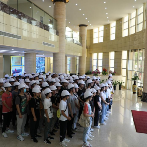 履行公益責任，推動校企合作--廣西大學300多名師生到我司開展研學活動 .. ...