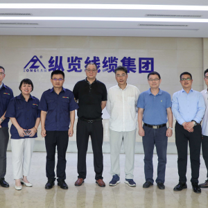 云南省機(jī)械工業(yè)行業(yè)協(xié)會(huì)、昆明電纜集團(tuán)昆電工電纜有限公司領(lǐng)導(dǎo)一行到縱覽線纜集團(tuán)參觀交流