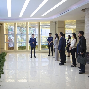 廣西貿(mào)促會(huì)黨組書(shū)記、會(huì)長(zhǎng)楊雁雁率調(diào)研組一行到我司考察指導(dǎo)